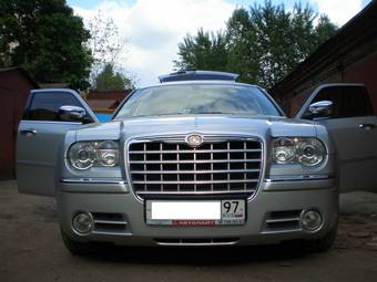 2005 Chrysler 300C Images
