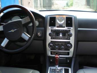 2005 Chrysler 300C Photos