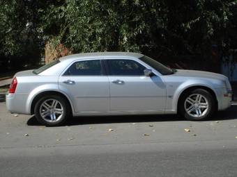 2005 Chrysler 300C Photos