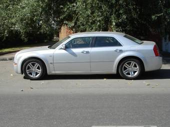 2005 Chrysler 300C Photos