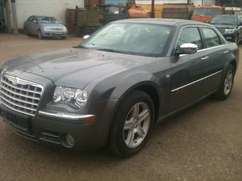 2010 Chrysler 300C Photos