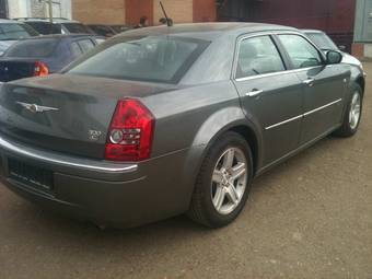 2010 Chrysler 300C Photos