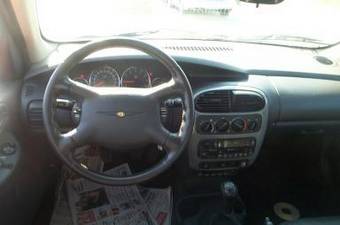 2002 Chrysler Neon Photos