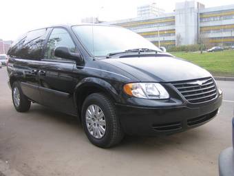 2005 Chrysler TOWN Country Photos