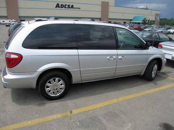 2005 Chrysler TOWN Country Photos