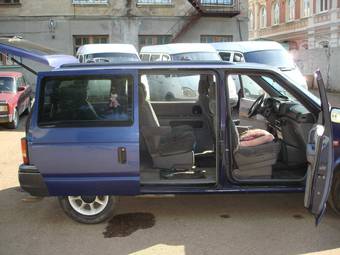 1995 Chrysler Voyager Photos