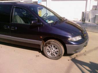 1998 Chrysler Voyager Pics