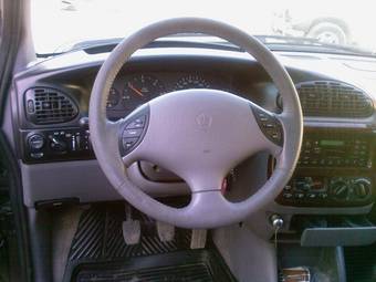 1998 Chrysler Voyager Pictures