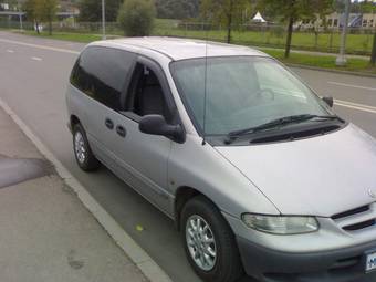2000 Chrysler Voyager Photos