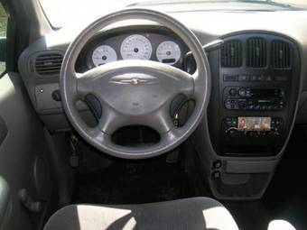 2001 Chrysler Voyager Images