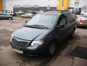 2002 Chrysler Voyager Pics