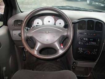 2002 Chrysler Voyager Photos