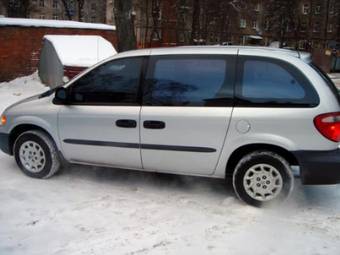 2002 Chrysler Voyager Photos