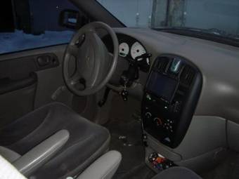 2002 Chrysler Voyager Photos