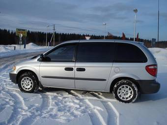 2002 Chrysler Voyager Images