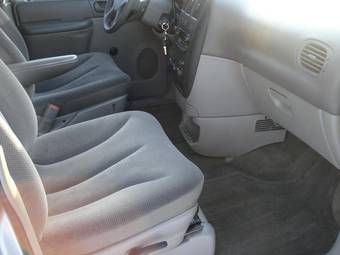 2002 Chrysler Voyager Pics