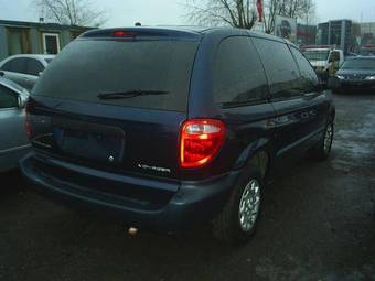 2002 Chrysler Voyager Pics