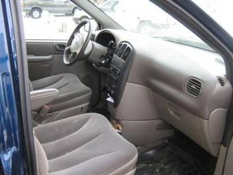 2002 Chrysler Voyager Pictures