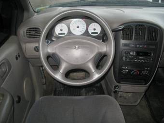 2002 Chrysler Voyager Photos