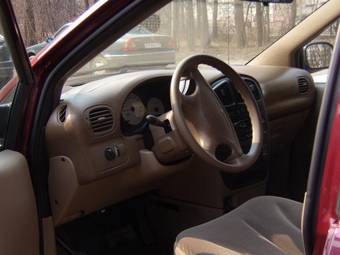 2002 Chrysler Voyager Images