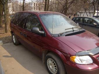 2002 Chrysler Voyager Pictures
