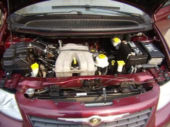 2002 Chrysler Voyager Photos