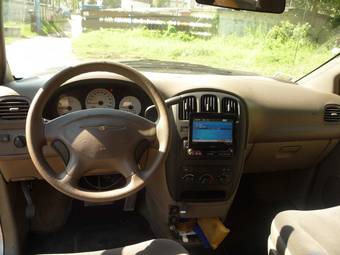 2002 Chrysler Voyager Photos