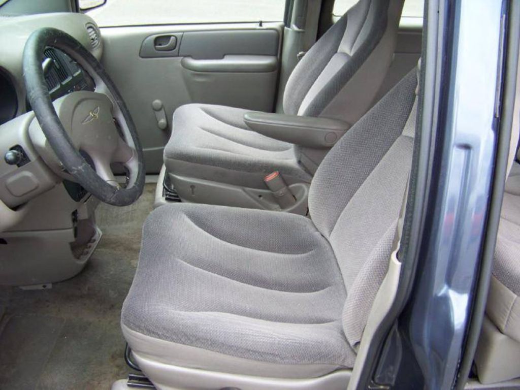 2003 Chrysler Voyager