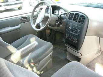 2003 Chrysler Voyager Photos