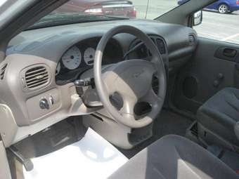 2003 Chrysler Voyager Pics