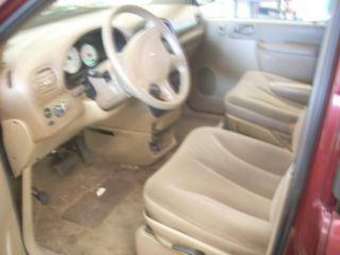 2003 Chrysler Voyager Pictures