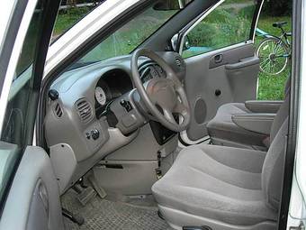 2004 Chrysler Voyager Photos
