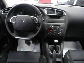 2011 Citroen C4 Photos