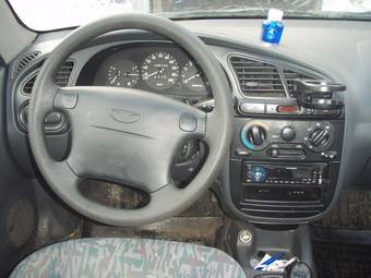 1998 Daewoo Lanos Images