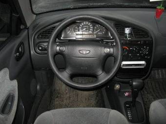 2000 Daewoo Lanos Photos