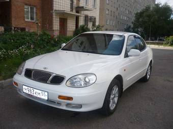 2000 Daewoo Leganza Photos