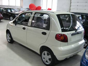 2010 Daewoo Leganza Photos