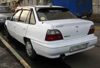 2000 Daewoo Nexia Photos