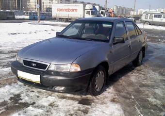 2000 Daewoo Nexia Photos