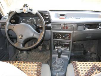 2003 Daewoo Nexia Photos