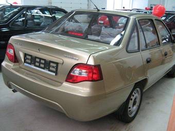 2010 Daewoo Nexia Photos