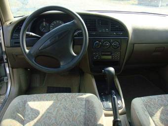 2000 Daewoo Nubira Images