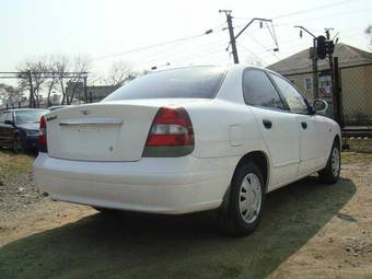 2001 Daewoo Nubira Photos