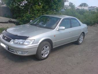 2001 Daihatsu Altis Photos