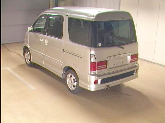 2000 Daihatsu Atrai Images