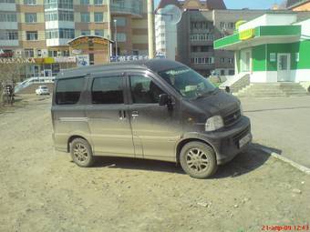 2001 Daihatsu ATRAI7 Photos