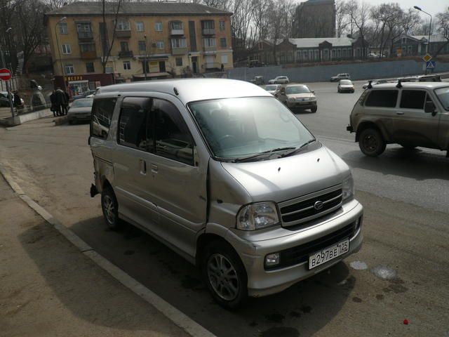 2002 Daihatsu ATRAI7