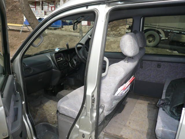 2002 Daihatsu ATRAI7