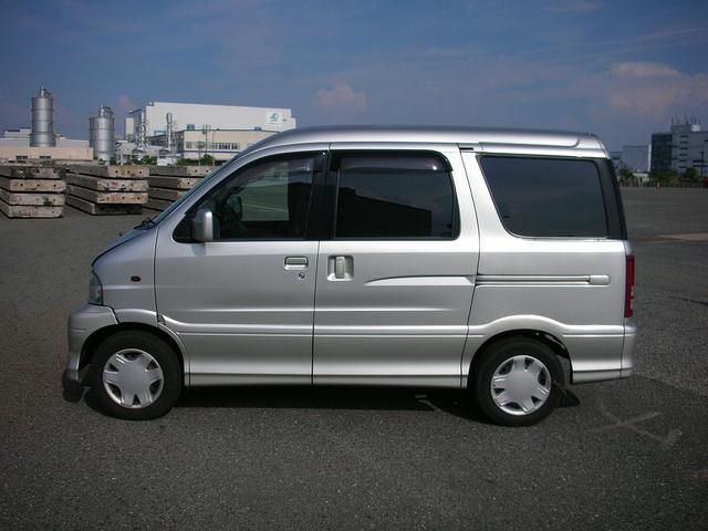 2002 Daihatsu ATRAI7