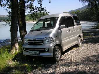 2002 Daihatsu ATRAI7